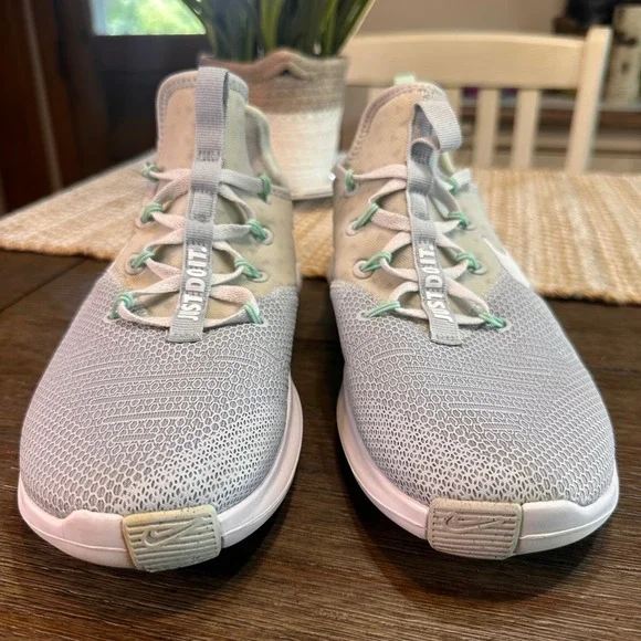 Nike Free TR 8 Women's Training Shoes Gray White Running Sneakers Size 9‎ - Picture 2 of 9